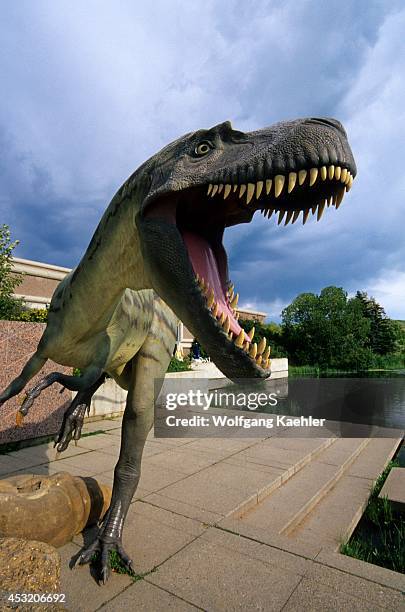 Canada, Alberta, Drumheller, Royal Tyrrell Museum, Dinosaur Statue, Albertosaurus.
