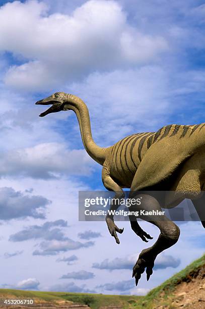 Canada, Alberta, Drumheller, Royal Tyrrell Museum, Dinosaur Statue, Struthiomimus.