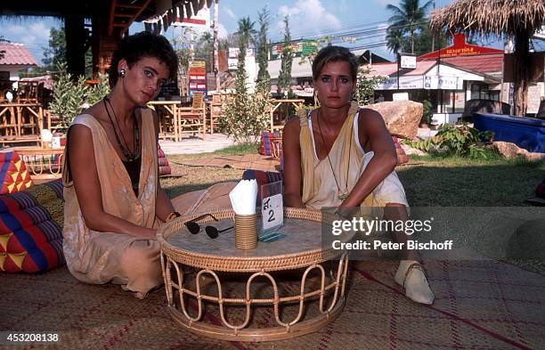 Gerit Kling und Schwester Anja Kling mit Eltern Margarita und Ulrich Kling am am Rande der Dreharbeiten zur ZDF-Serie "Verschollen in Thailand" auf...