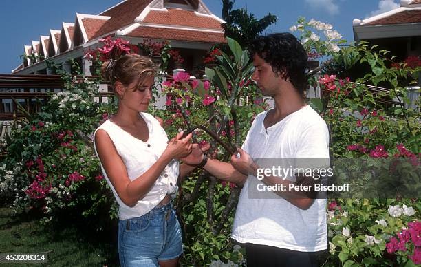 Anja Kling mit Freund Jens Solf am am Rande der Dreharbeiten zur ZDF-Serie "Verschollen in Thailand" im "Hotel Dusit Santiburi" auf Insel Koh Samui,...