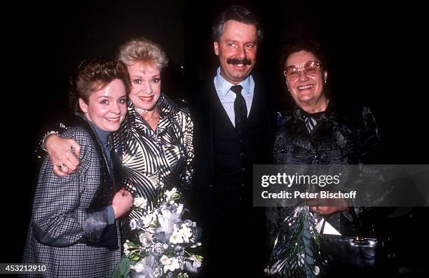 Daniela Lohmeyer, Mutter Anita Kupsch, Ehemann Klaus-Detlef Krahn und Mutter, Hochzeit von Anita Kupsch und Klaus-Detlef Krahn am in Berlin,...