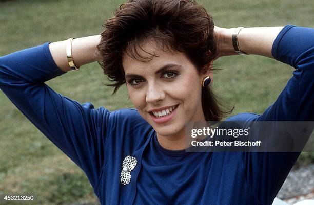 Paola Onofri in 20-teiliger ARD/ORF-Serie "In bester Gesellschaft" am in Como am Comer See, Italien.