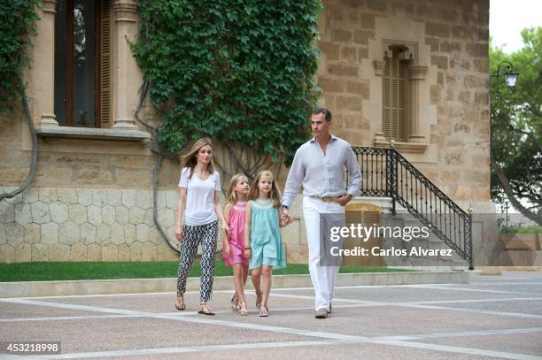 King Felipe VI of Spain, Queen Letizia of Spain and their daugthers Princess Leonor of Spain and Princess Sofia of Spain pose for the photographers...