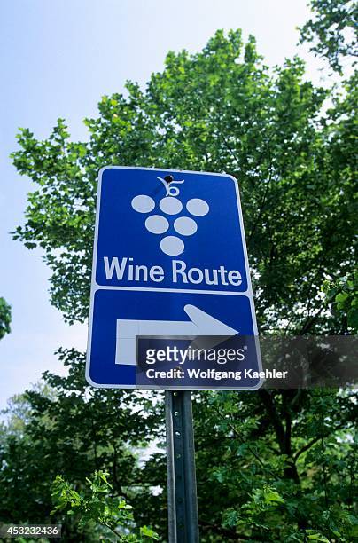Canada Ontario Niagara-on-the-lake, Wine Route Sign.
