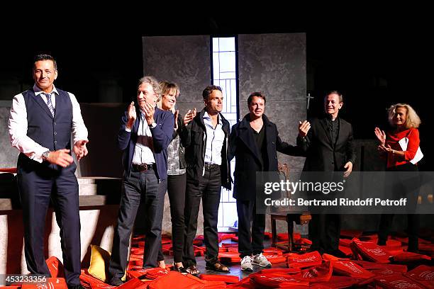 Producer Jean Martinez, Michel Drucker, Decorator Stéfanie Jarre, her companion stage director Steve Suissa, actors Davy Sardou, Francis Huster and...