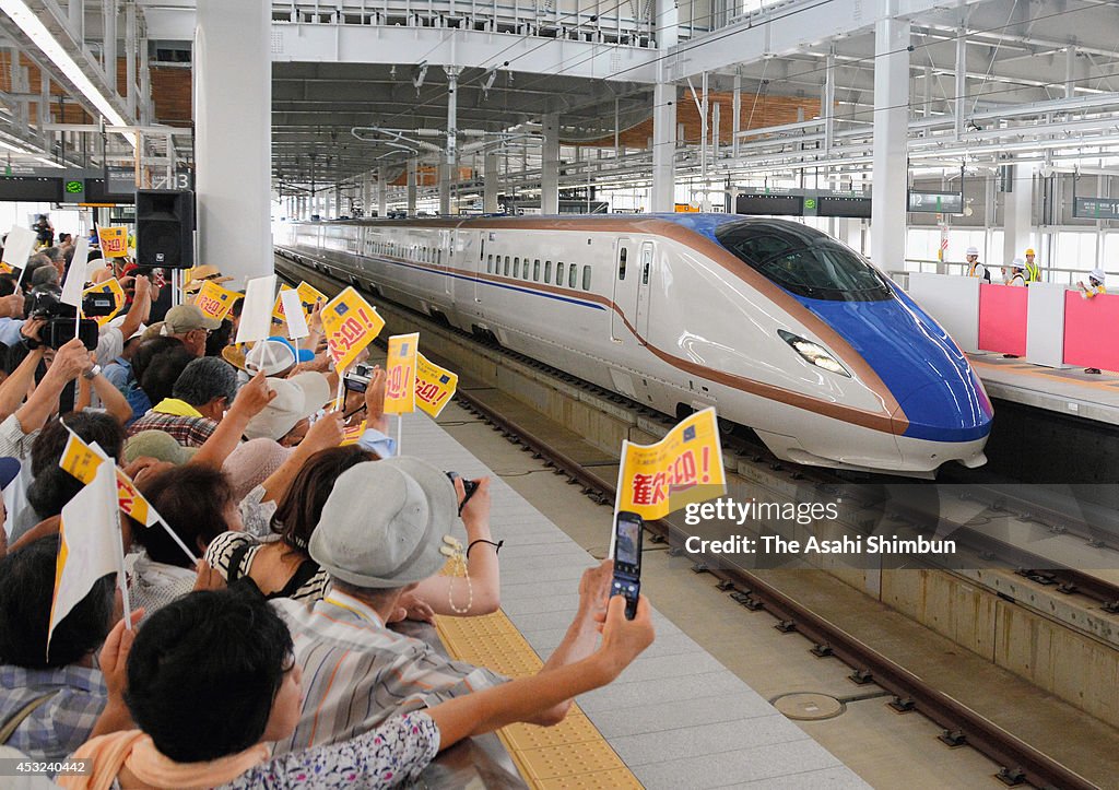 Hokuriku Shinkansen 'W7' Test Drive Begins