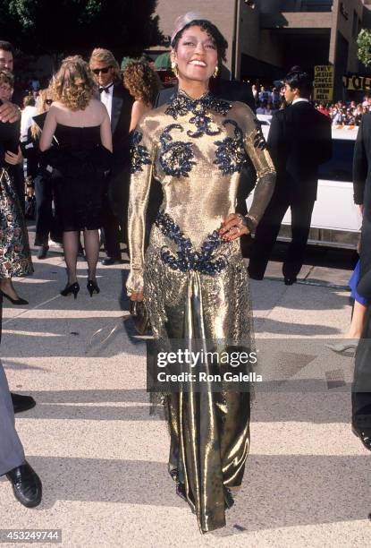 Actress Paula Kelly attends the 41st Annual Primetime Emmy Awards on September 17, 1989 at the Pasadena Civic Auditorium in Pasadena, California.