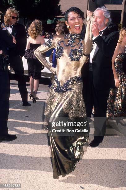 Actress Paula Kelly attends the 41st Annual Primetime Emmy Awards on September 17, 1989 at the Pasadena Civic Auditorium in Pasadena, California.