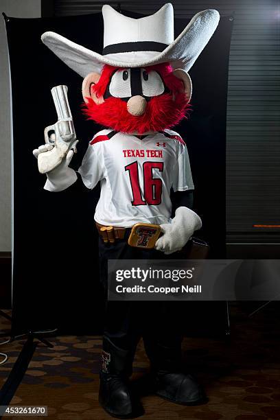Raider Mascot Photos and Premium High Res Pictures - Getty Images