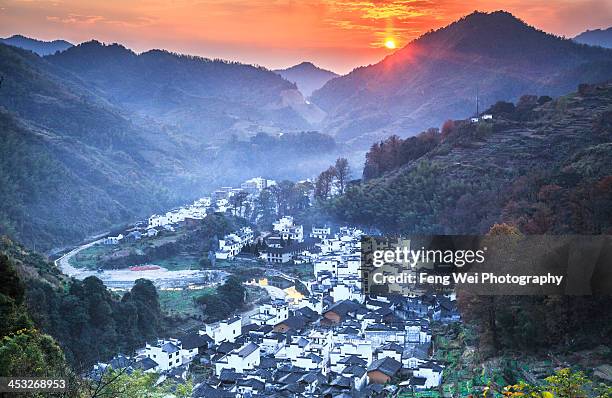 sunset over changxi village, wuyuan, jiangxi china - provincia de jiangxi fotografías e imágenes de stock