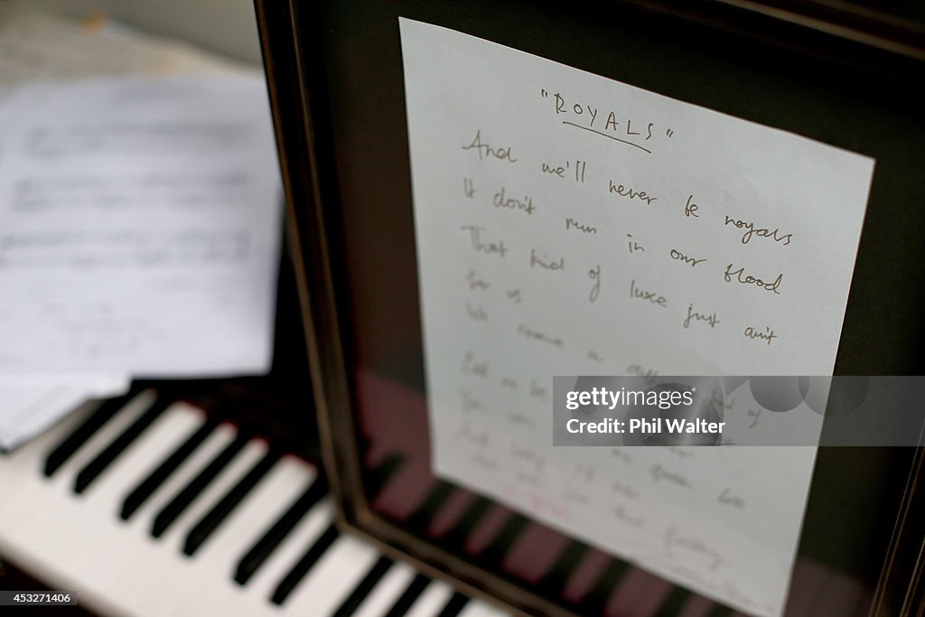 Handwritten "Royals" Lyrics By Lorde Go To Auction