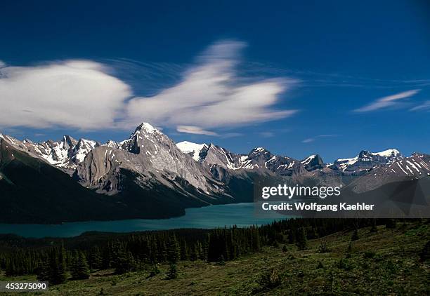 Canada,alberta,rocky Mountains, Jasper National Park, Maligne Lake With Elizabeth Range.