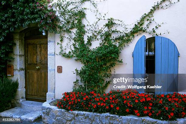 France, French Riviera, Cote D'azur, Near Cannes, Mougins, Door, Impatient Flowers.