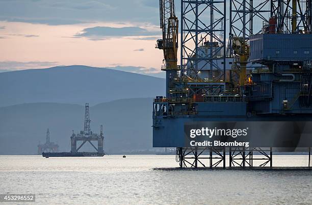 20 Diamond Offshore Drilling Inc Stock Photos, High-Res Pictures, and ...