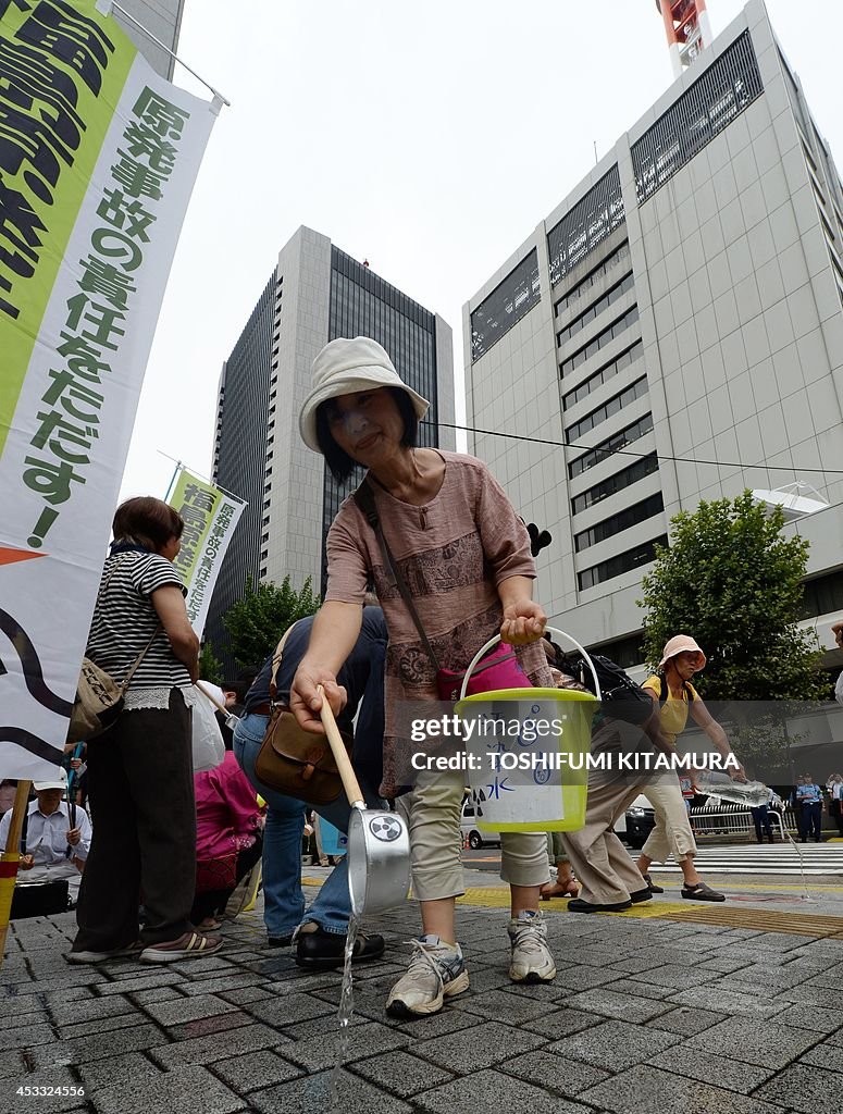 JAPAN-NUCLEAR-DISASTER-TEPCO-DEMO