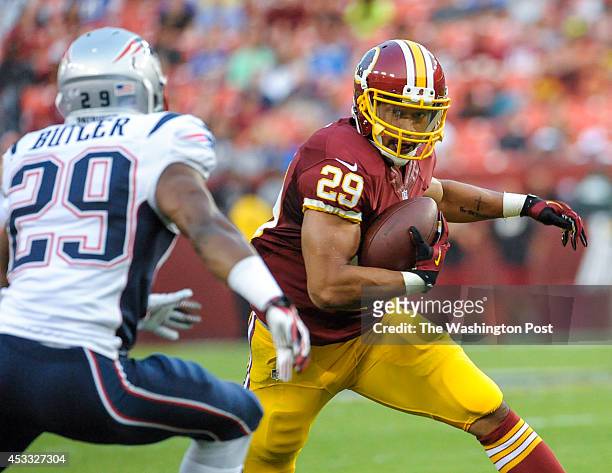 Washington Redskins running back Roy Helu runs the ball for a first down in the first quarter of the game between the Washington Redskins and the New...