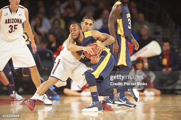 Season Tip-Off: Arizona Nick Johnson in action, defense vs Drexel Chris Fouch at Madison Square Garden. New York, NY CREDIT: Porter Binks