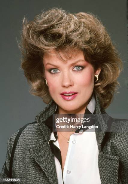 Announcer Mary Hart poses for a portrait in 1985 in Los Angeles, California.