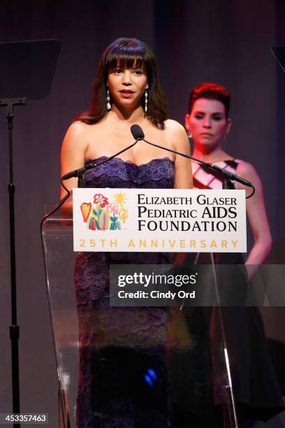 Reuben Singer 102 Gloria Reuben Singer Stock Photos, High-Res Pictures, and Images ...