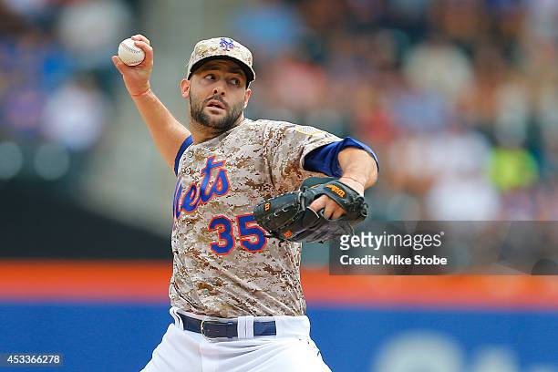 Dillon Gee of the New York Mets pitches against the San Francisco Giants at Citi Field on August 4, 2014 in the Flushing neighborhood of the Queens...