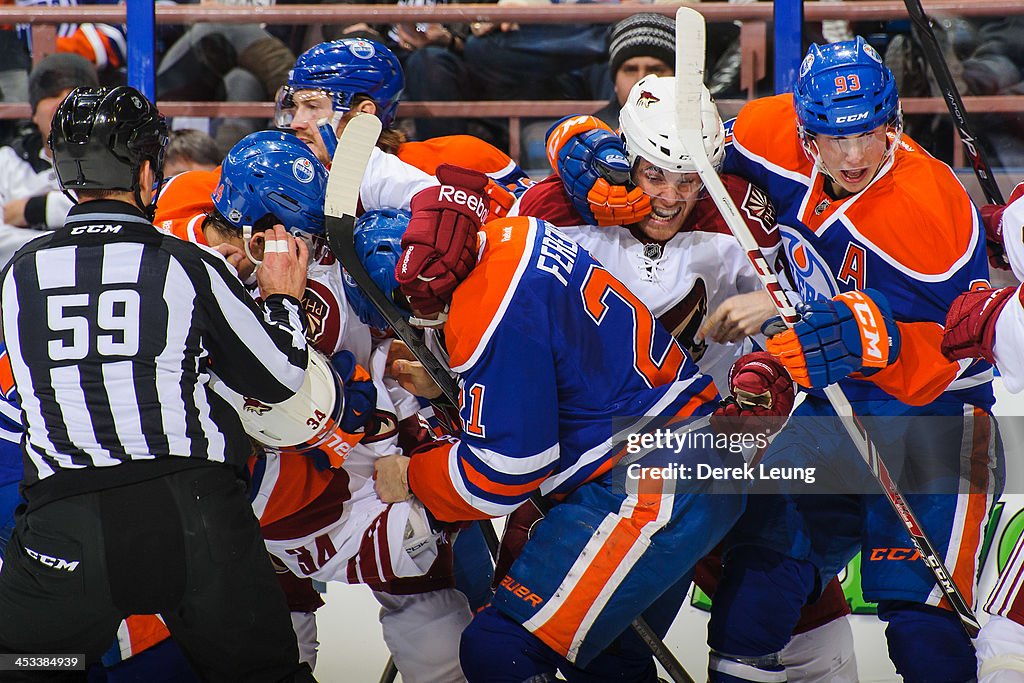 Phoenix Coyotes v Edmonton Oilers