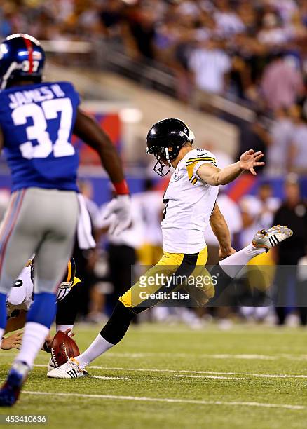 Kicker Shaun Suisham of the Pittsburgh Steelers misses a field goal in the second quarter against the New York Giants during a preseason game at...