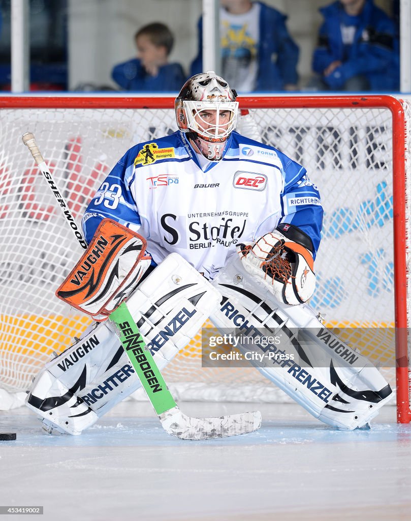 Deutsche Eishockey Liga - DEL - Saison 2012 - 2013 - Fotoproduktion - Straubing Tigers - am 17.08.2012 im Eisstadion am Pulverturm in Straubing