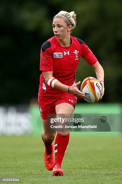 Elinor Snowsill of Wales in action during the IRB Women's Rugby World Cup Pool C match between Wales and South Africa at the French Rugby Federation...