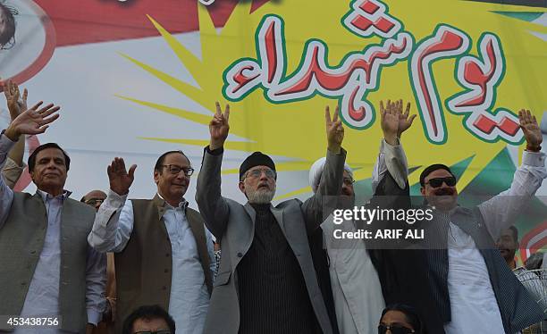 Canadian-based cleric Tahir-ul-Qadri and Pakistani political leaders Pervaiz Elahi , Chaudhry Shujaat Hussain and Sheikh Rashid Ahmed wave to...