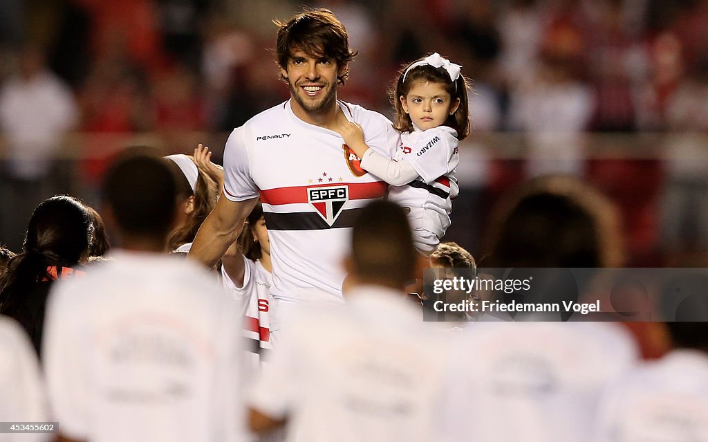 Sao Paulo v Vitoria - Brasileirao Series A 2014