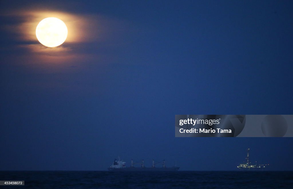 Biggest Supermoon Of 2014 Lights Up The Sky