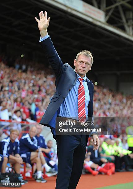 Stuart Pearce, Manager of Nottingham Forest salutes the fansl during the Sky Bet Championship match between Nottingham Forest and Blackpool at City...