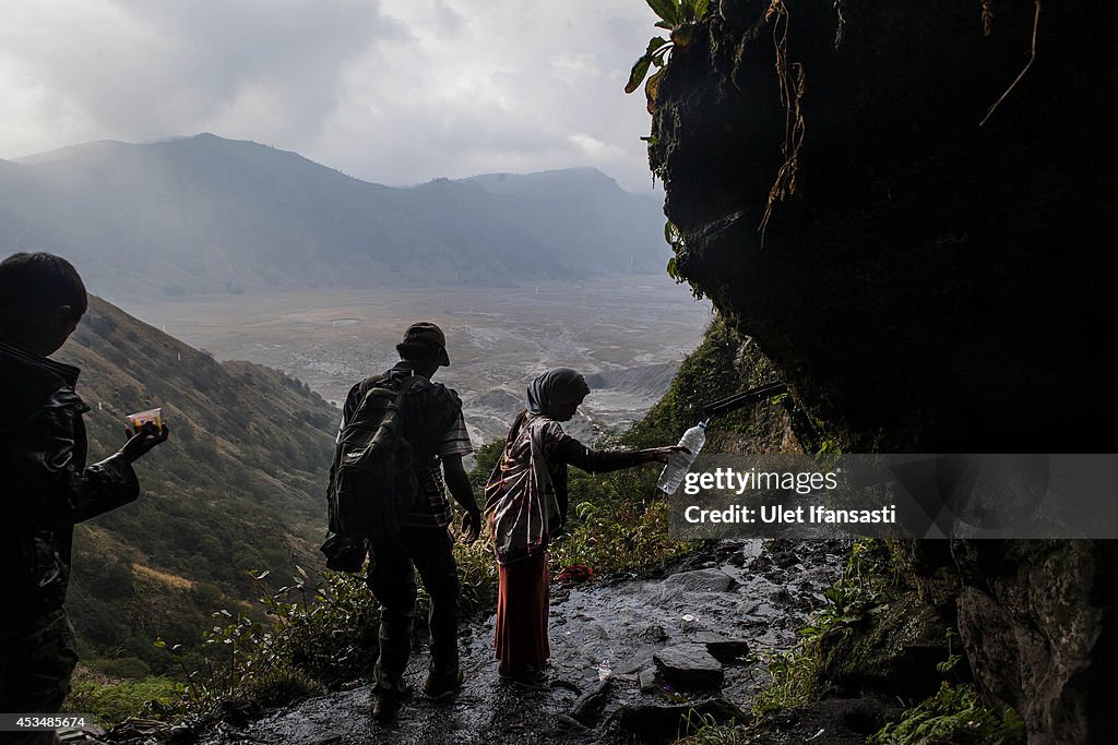 Villagers Offer Up Gifts To Volcano As Part Of Yadnya Kasada Festival