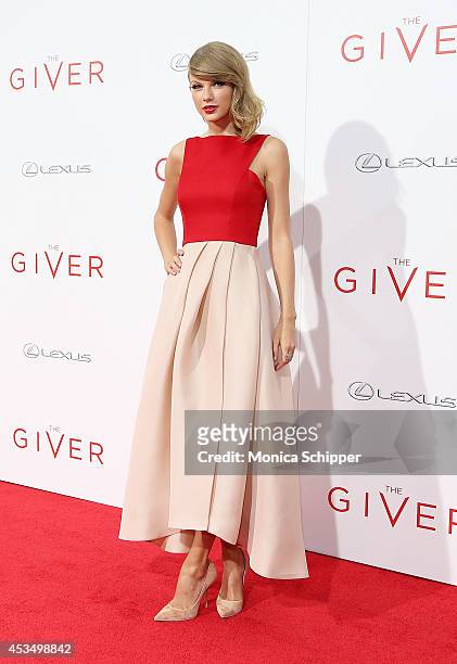 Actress and singer Taylor Swift attends "The Giver" premiere at Ziegfeld Theater on August 11, 2014 in New York City.