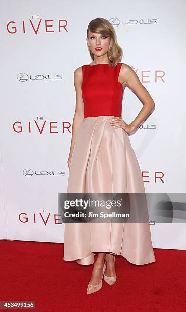 Singer Taylor Swift attends "The Giver" premiere at Ziegfeld Theater on August 11, 2014 in New York City.