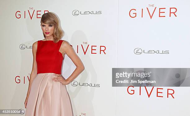 Singer Taylor Swift attends "The Giver" premiere at Ziegfeld Theater on August 11, 2014 in New York City.