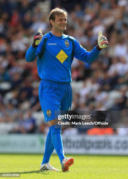 Notts County goalkeeper Roy Carroll gives the thumbs up during the Sky Bet League One match between Preston North End and Notts County at Deepdale on...