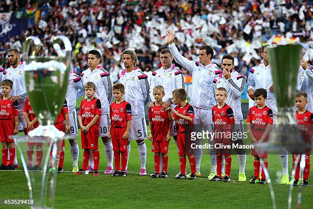 Gareth Bale of Real Madrid waves to the fans prior to kickoff during the UEFA Super Cup between Real Madrid and Sevilla FC at Cardiff City Stadium on...
