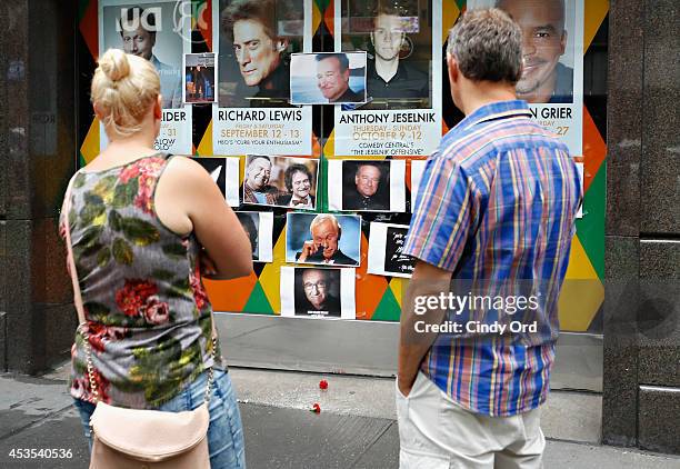 People gather near a makeshift memorial for Robin Williams in front of Carolines on Broadway comedy club on August 12, 2014 in New York City.