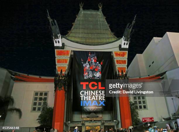 The lights are dimmed in honor of actor Robin Williams at the TCL Chinese Theatre on August 12, 2014 in Los Angeles, California.