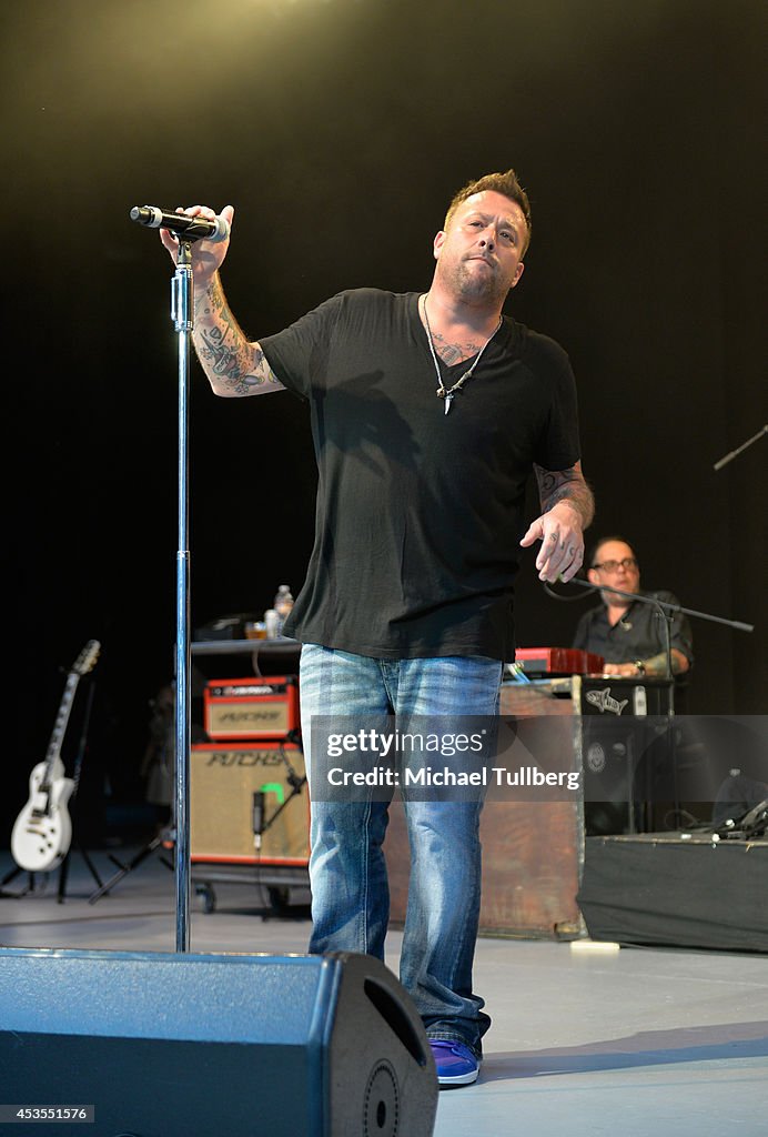 Under The Sun Tour Featuring Blues Traveler, Sugar Ray, Uncle Kracker And Smash Mouth