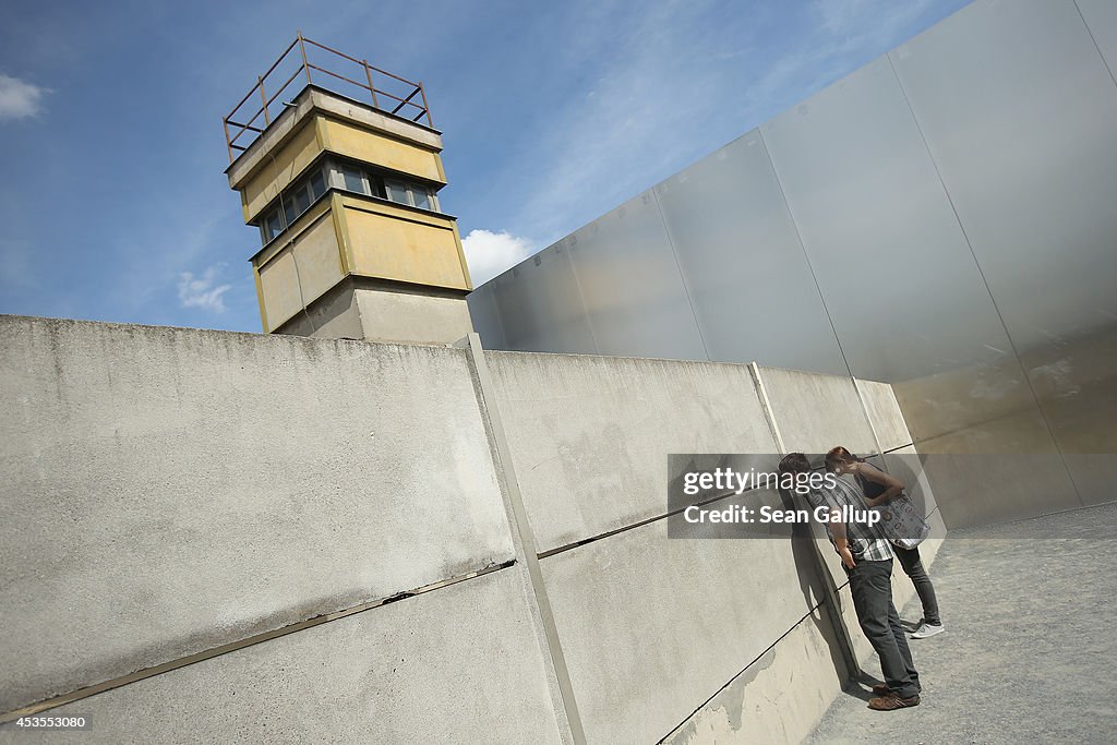 Berlin Commemorates Wall Construction 53rd Anniversary