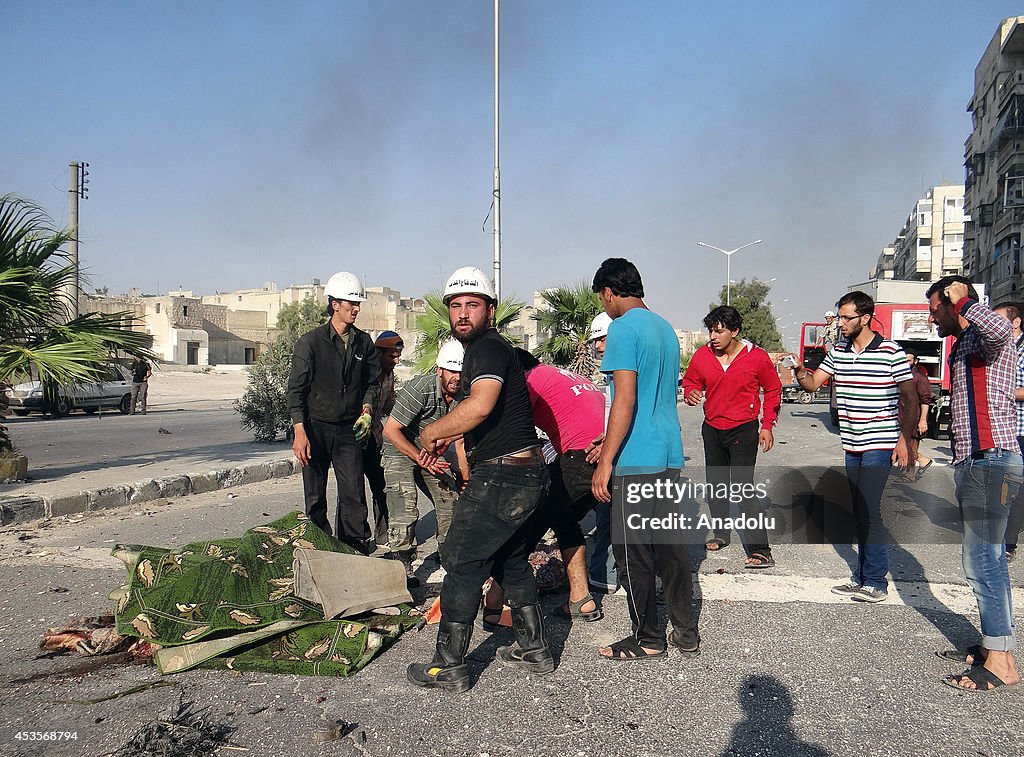 Barrel bomb attacks kill 17 Syrians in Aleppo
