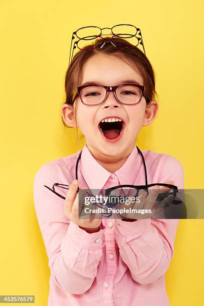 sie ist begeistert brille - kind brille stock-fotos und bilder