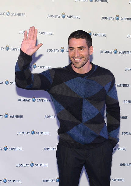 ESP: Miguel Angel Silvestre Attends Bombay Sapphire Christmas Lighting in Barcelona