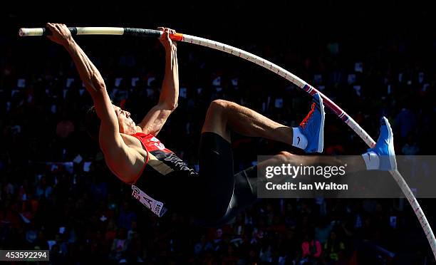 Karsten Dilla of Germany competes in the Men's Pole Vault qualification during day three of the 22nd European Athletics Championships at Stadium...