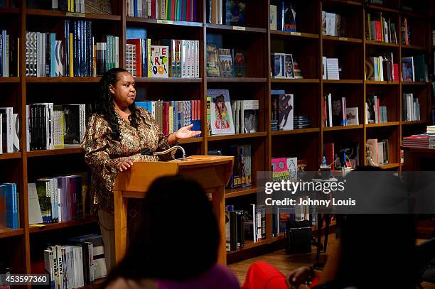 Writer Zane 45 Zane Book Signing At Books And Books Stock Photos, High-Res Pictures ...