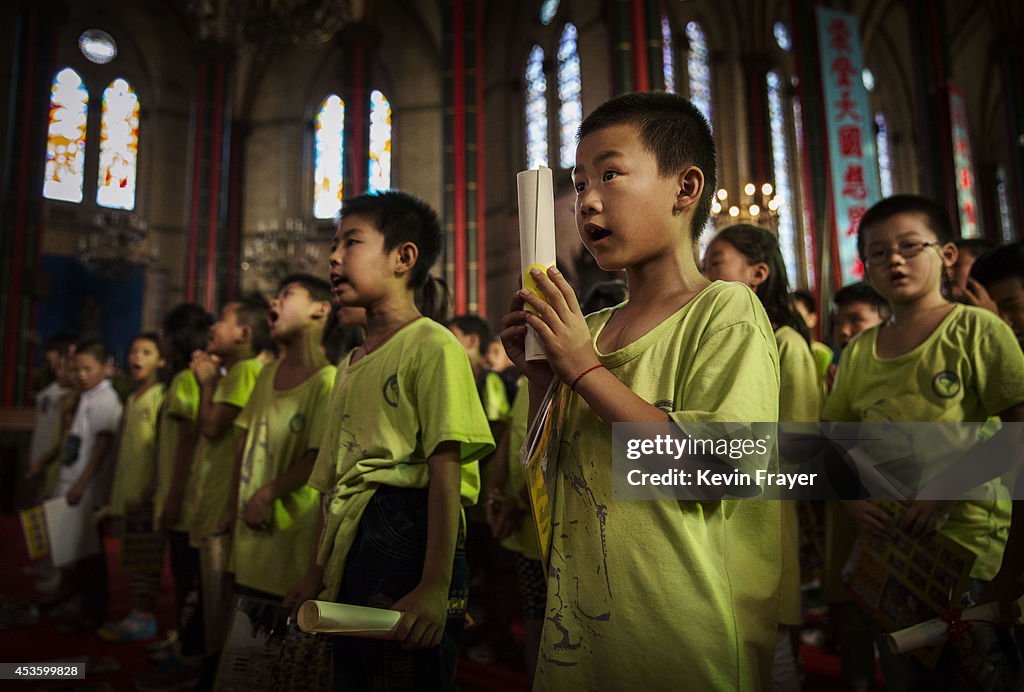 Chinese Catholics Worship As Pope Sends Rare Greetings to Nation's Leader