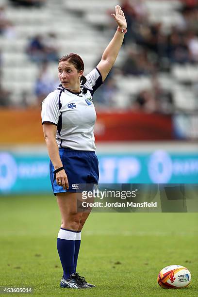 Referee Claire Hodnett of England during the IRB Women's Rugby World Cup 5th place match between New Zealand and Wales at Stade Jean Bouin on August...