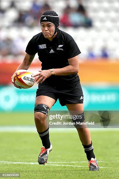 Rawina Everitt of New Zealand in action during the IRB Women's Rugby World Cup 5th place match between New Zealand and Wales at Stade Jean Bouin on...